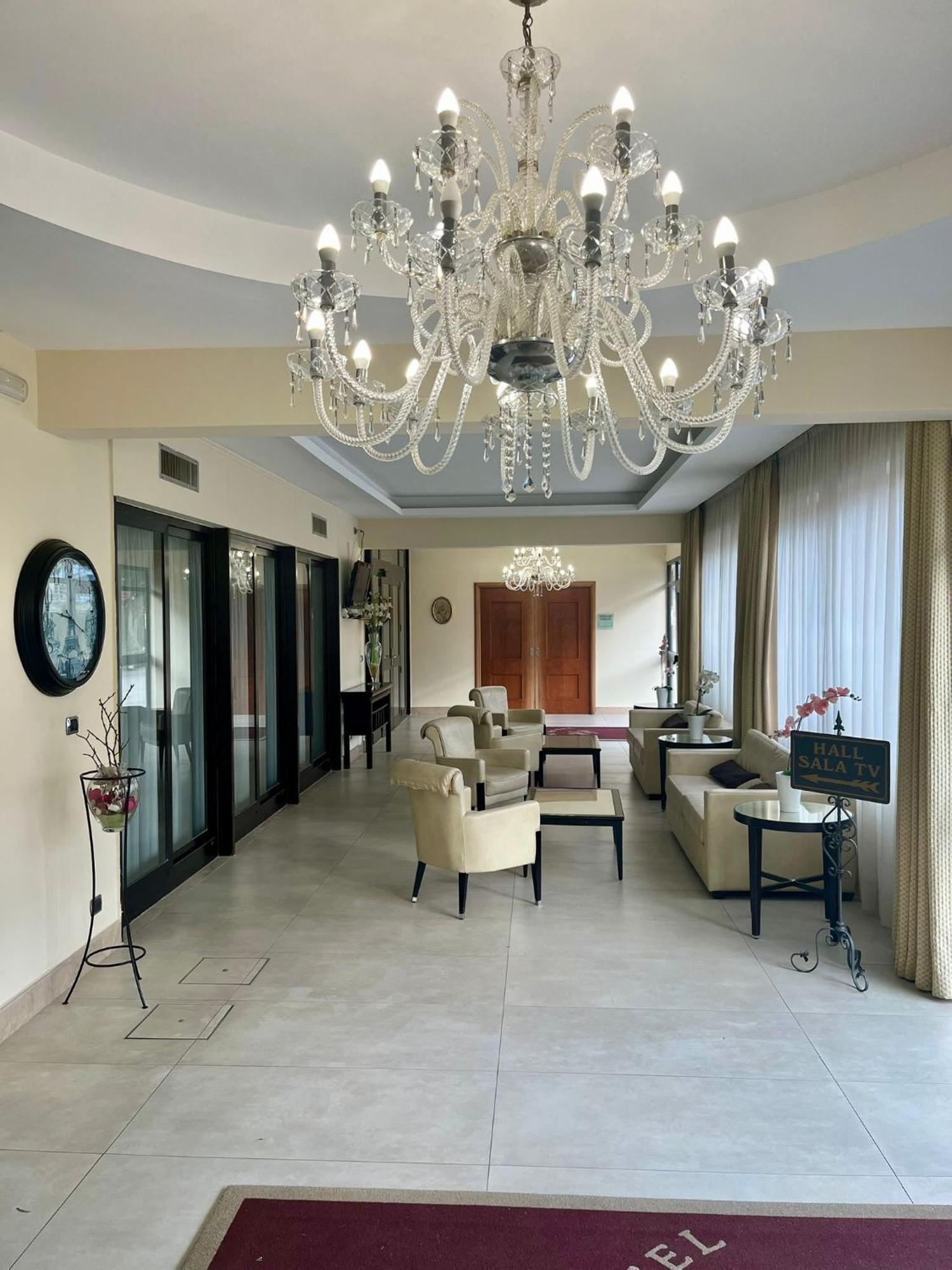 Pisani Hotel San Nicola La Strada Exterior foto